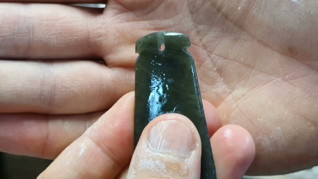 How I Carve Lashing Notches For NZ Jade Pounamu Toki