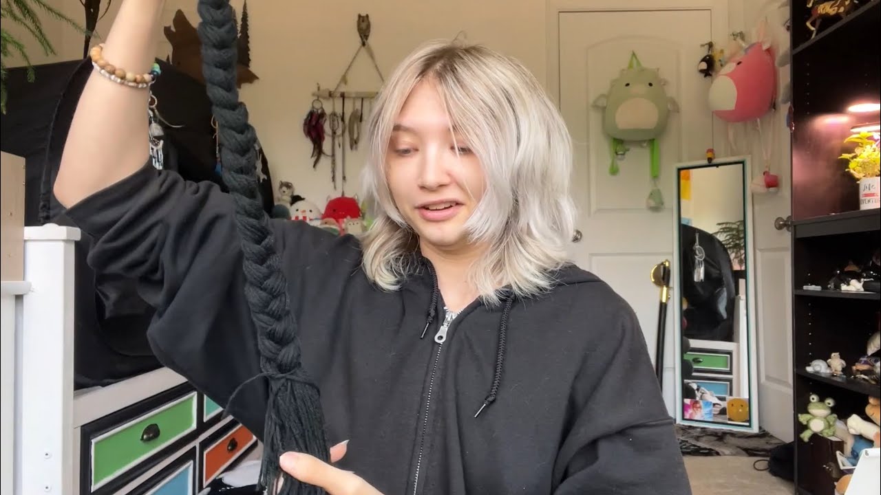How to braid with yarn. For a yarn tail core :)