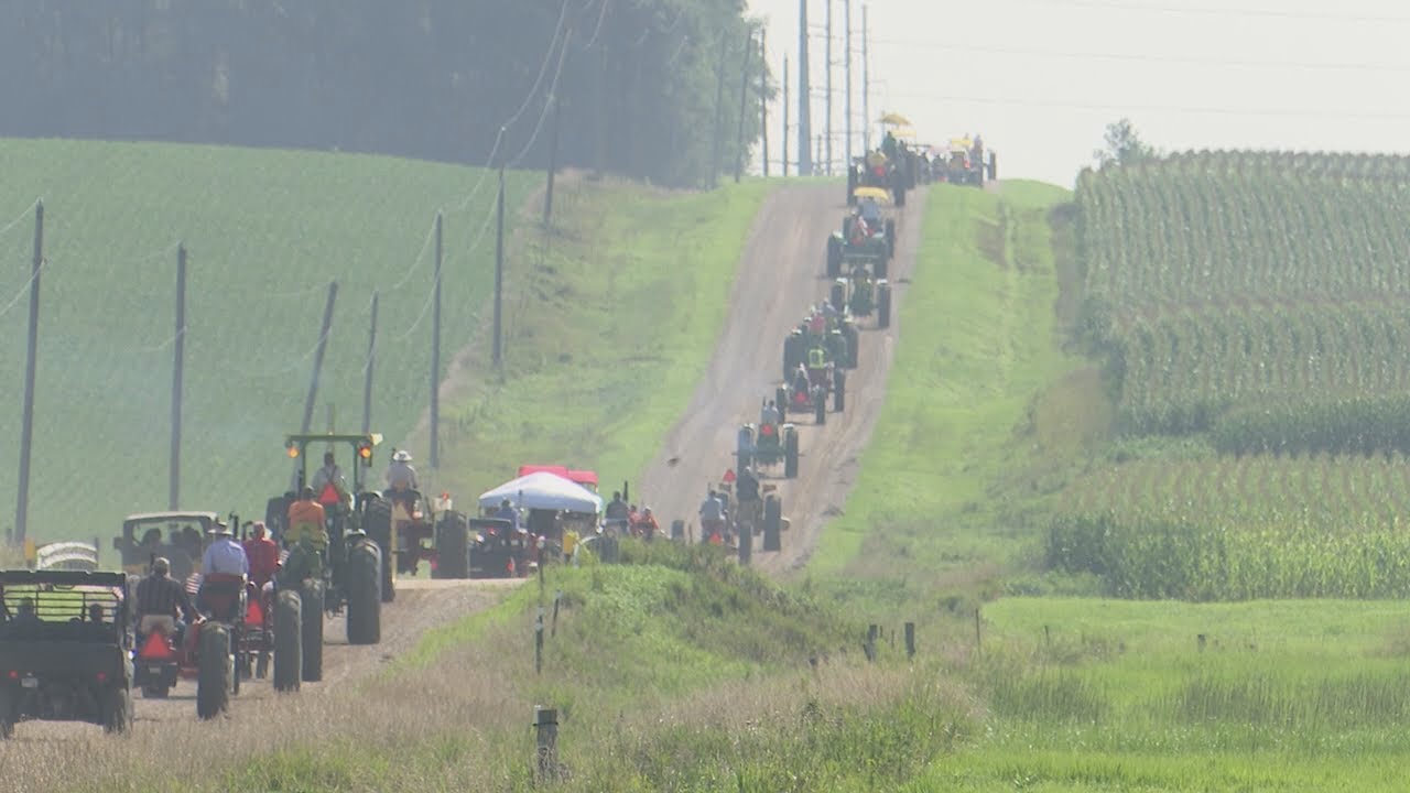 Tractors kick off Humboldt Threshing Show