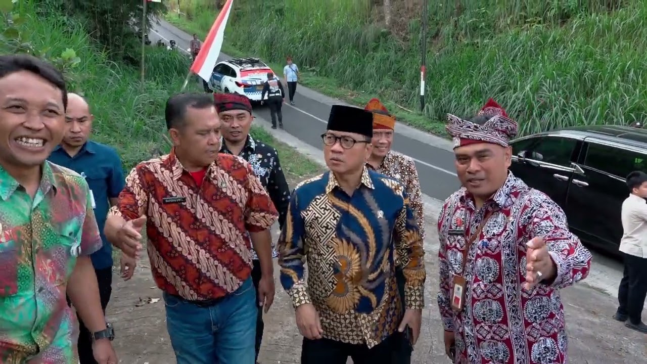 KUNJUNGAN MENTERI DESA YANDRI SUSANTO KE DESA KEMIRI.