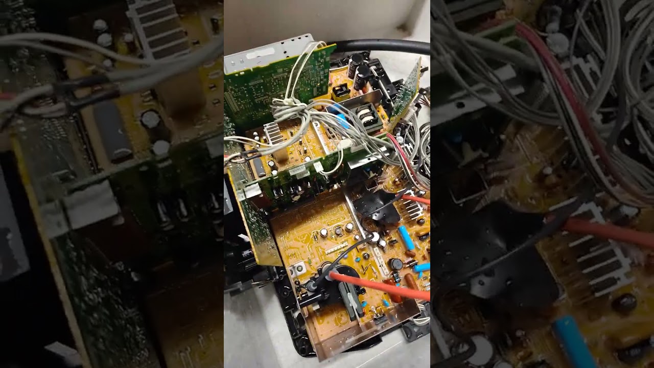 ⚠️ OSTRZEŻENIE: Nie podnoś starych telewizor&oacute;w Sony Trinitron (mogą się rozpaść!)