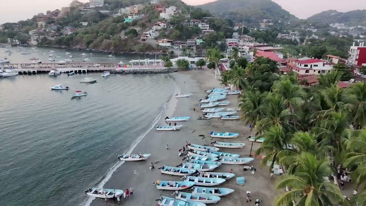 playa principal, amanecer Zihuatanejo