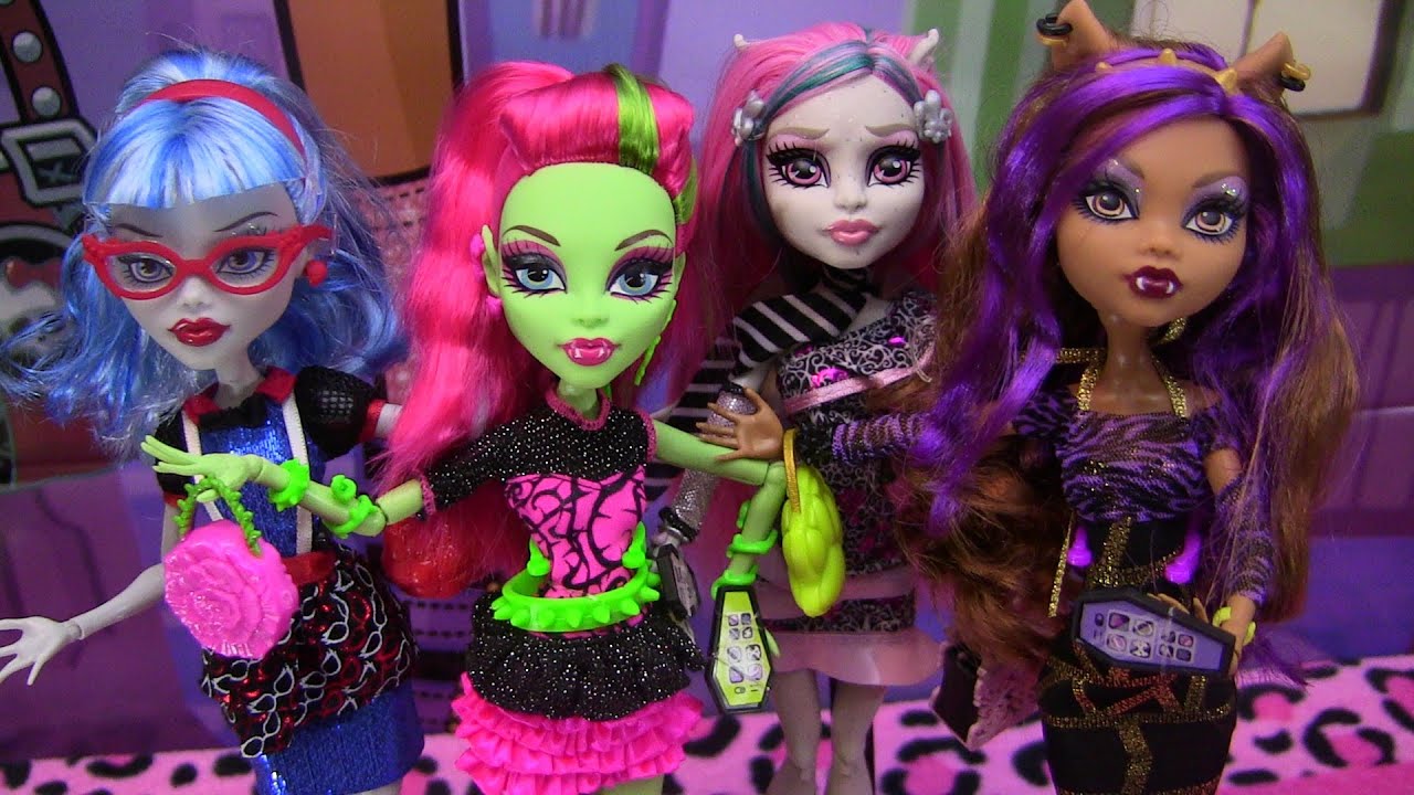 Видеообзор набора из 4 кукол Monster High Ghouls Night Out!!! :D!