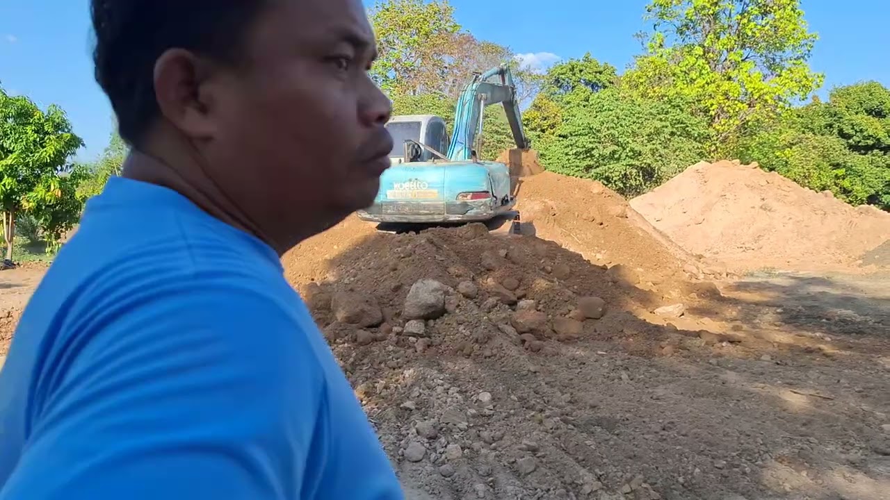 รีวิวรถขุด kobelco sk 120-5 โกยหินลูกรัง+รถพ่วงถอยเอวอ่อน