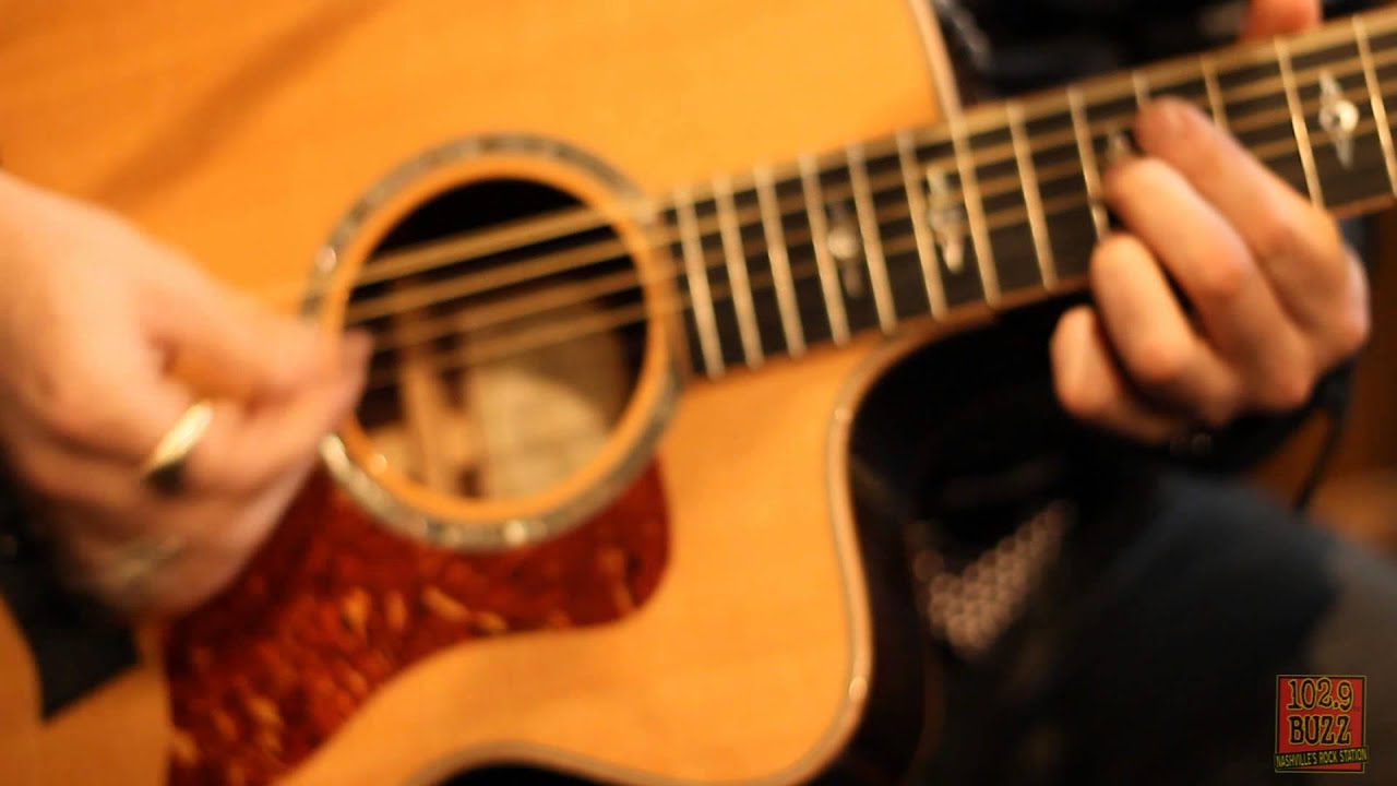 102.9 The Buzz Acoustic Session: Queens of the Stone Age - Go With The Flow