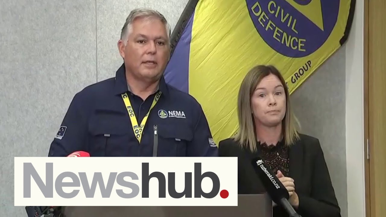 Port Hills fire: Civil Defence, police hit out at 'disaster tourists' during update | Newshub