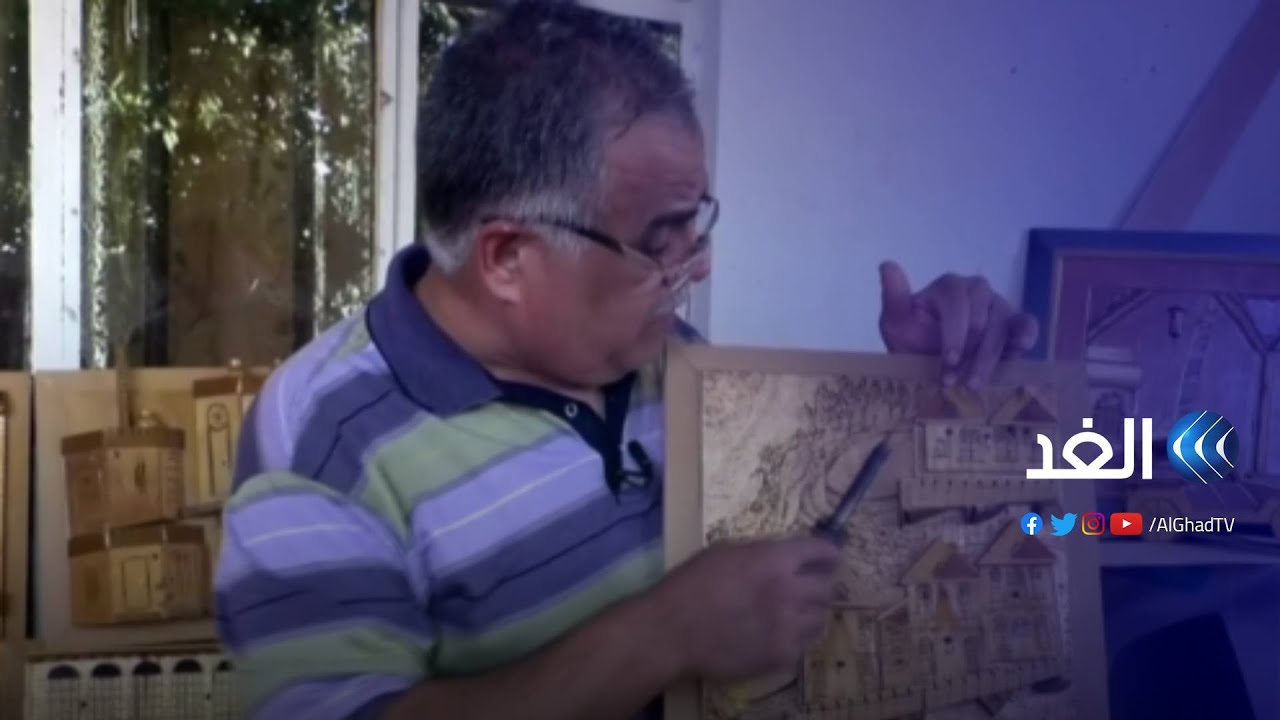 عراقي يقهر المرض بالرسم على الخشب