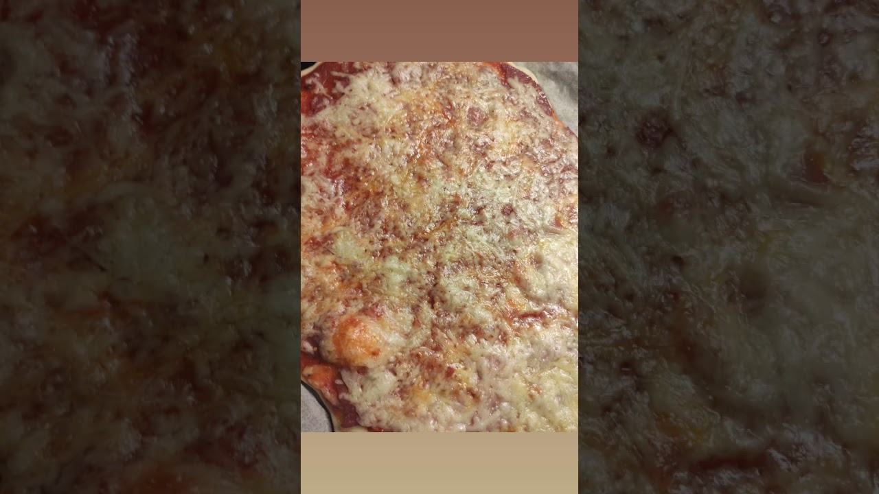 Vor 1 Jahr. Levi Pizza 🍕🍕🍕 Levi hatte spaß und weis wie man Pizza macht 👍👍