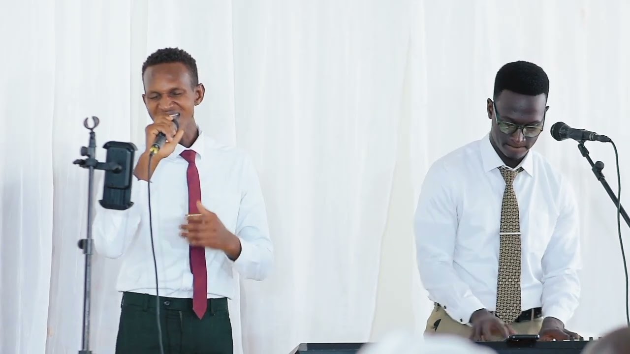 FOU DE TOI #elementelee #rosskana #acoustic #weddingband #rwanda #kinyarwanda #brucemelody