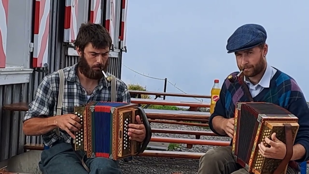 Schwyzer Örgeli auf dem Grossen Mythen am Morgen des 16. August 2024