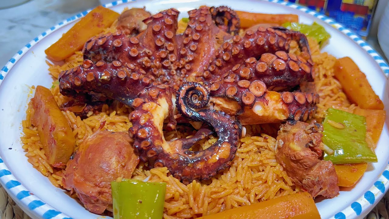 روز احمر بالقرنيط 🇹🇳😍❤️🦑🐙🍚
