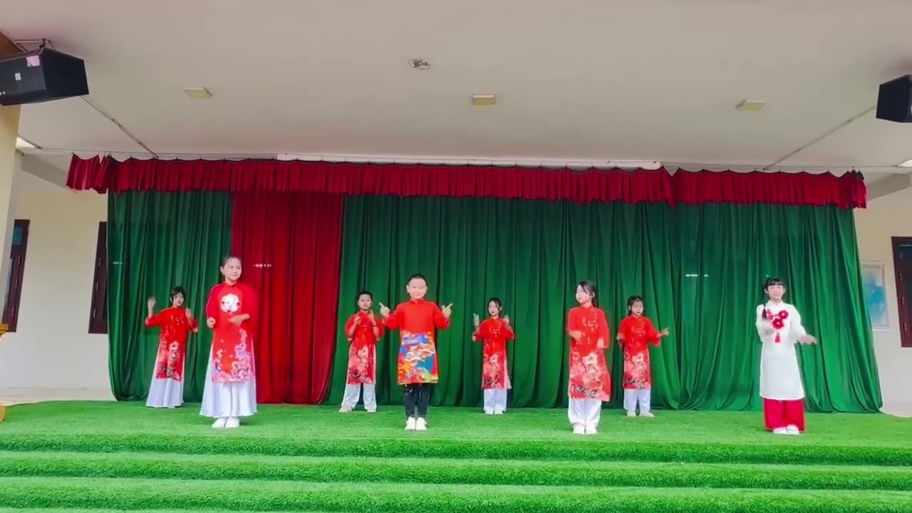 4A5 - Nhảy mashup Tết ơi tết à + Long Phụng sum vầy