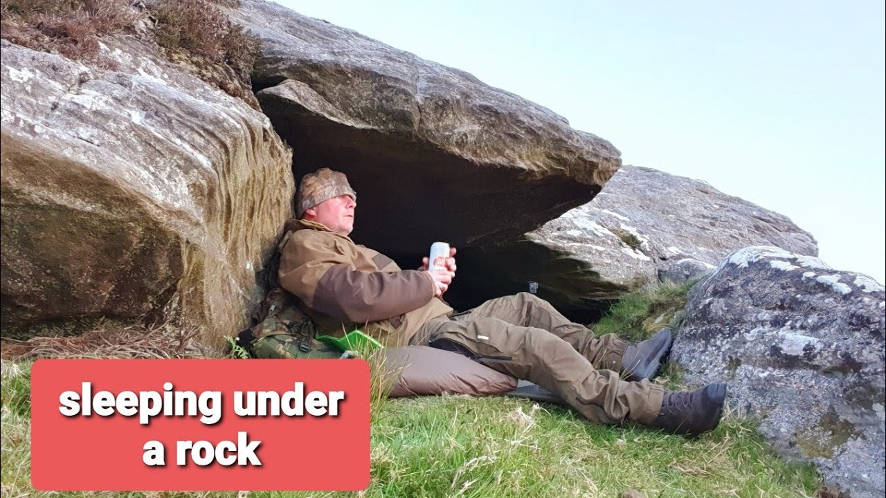 SOLO BIVVI BAG STEALTH CAMPING (sleeping under a crag in a snugpak SF bivvy bag)