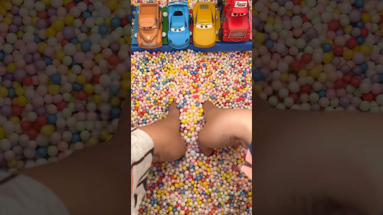 Satisfying Toy - Golden Duck Minion Surprise Ball #toys #satisfying #surprisetoys #minions
