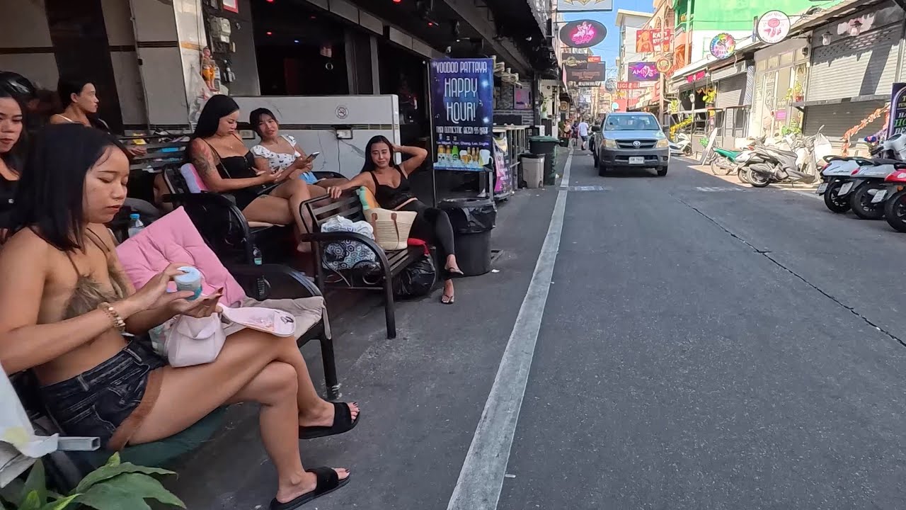 Morning Walk in Pattaya 🌤️ | Soi Chaiyapoon, Soi Lengkee & Soi Honey 🇹🇭 | Year-End Walk