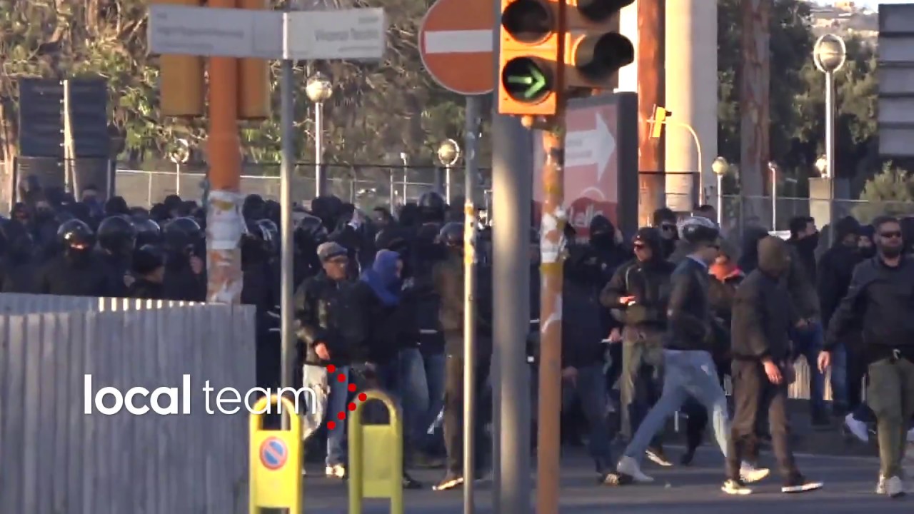 Scontri Napoli 11 marzo 2017: il blocco nero, prime fasi degli incidenti