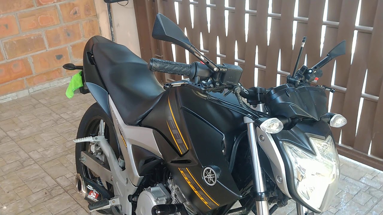 Fazer 2011 250 com acessórios e envelopamento