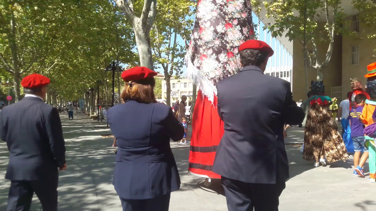 Gigantes de Logroño Himno de Logroño  (Asociación gaita y tambor Logroño ) fiestas 17/9/2018