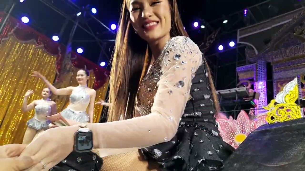 เข้าไปเล่นน้ำกันเฮา