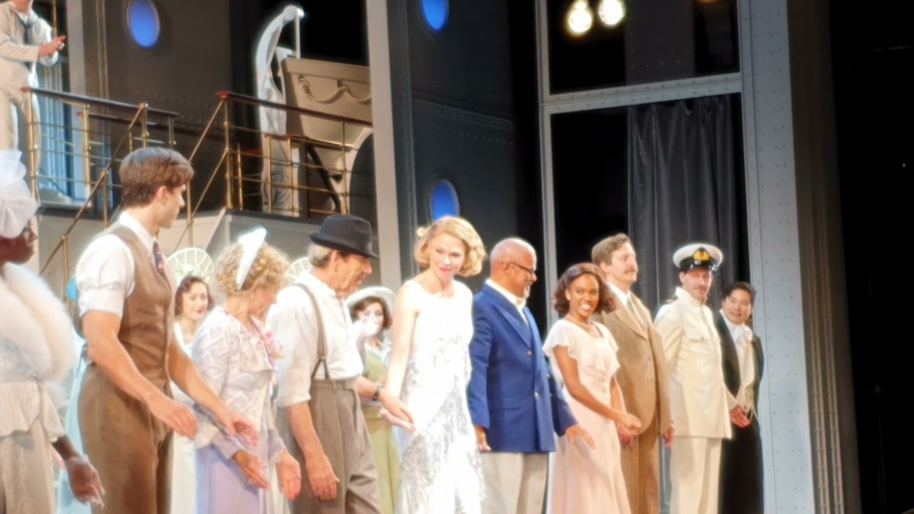 Sutton Foster last Anything Goes at The Barbican curtain call 10.10.21