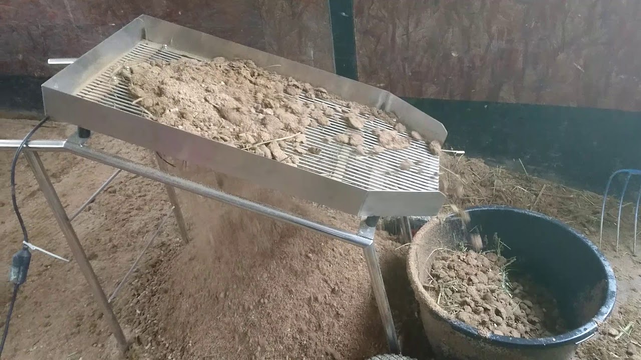 Horse stall shaker (shaving or pellet shaker) stall cleaning machine