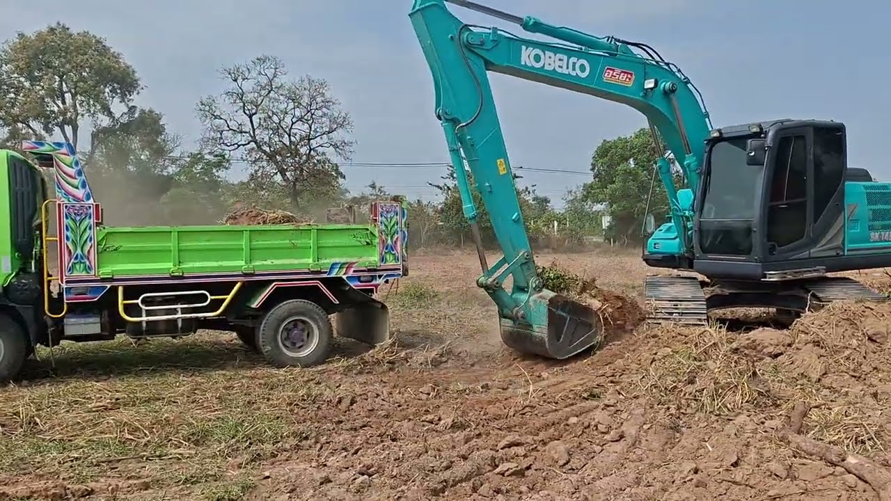 คนขับจัดเร็วจัดเต็มงานลอกนา kobelco sk140lc-11 ใส่ดั้มชมไปบ่นไป excavator and truck