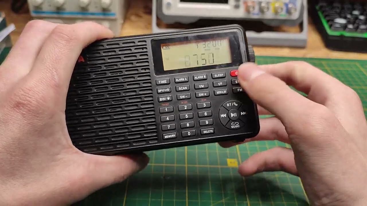 Хороший та бюджетний радіоприймач XHDATA D-109 / Огляд та тестування