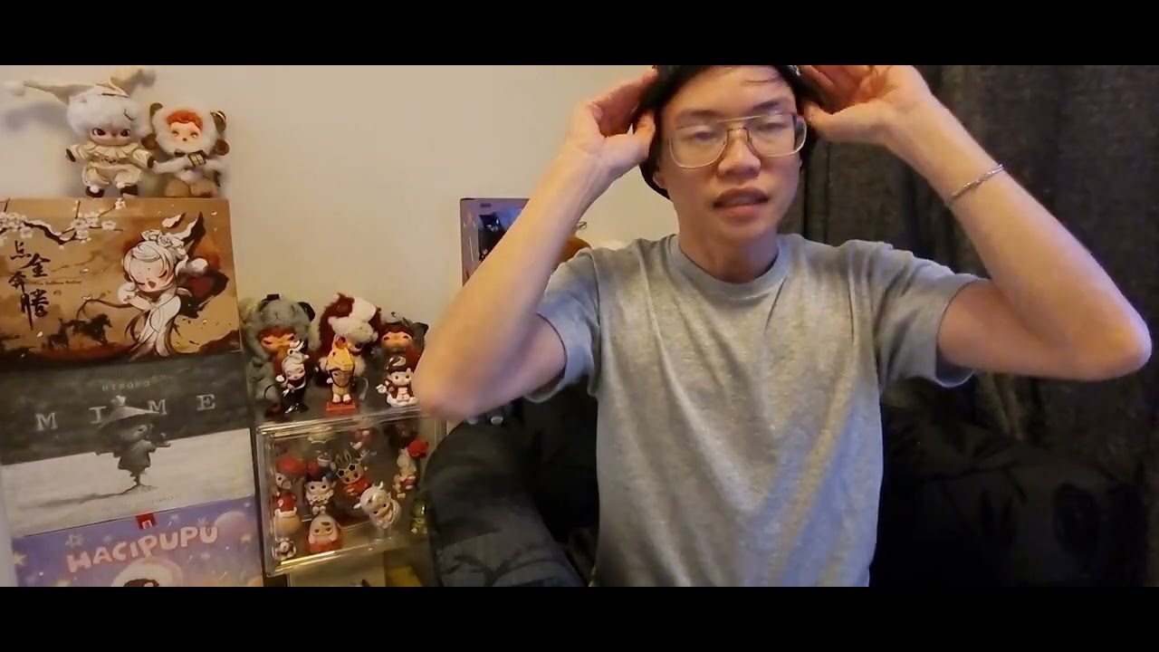 Hirono Unboxing from the Brick Lane new store.