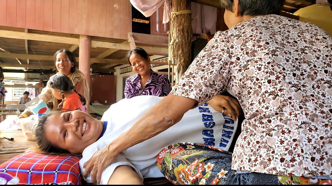 682. លោកយាយធ្វើសសៃ Life in the Cambodian Countryside.