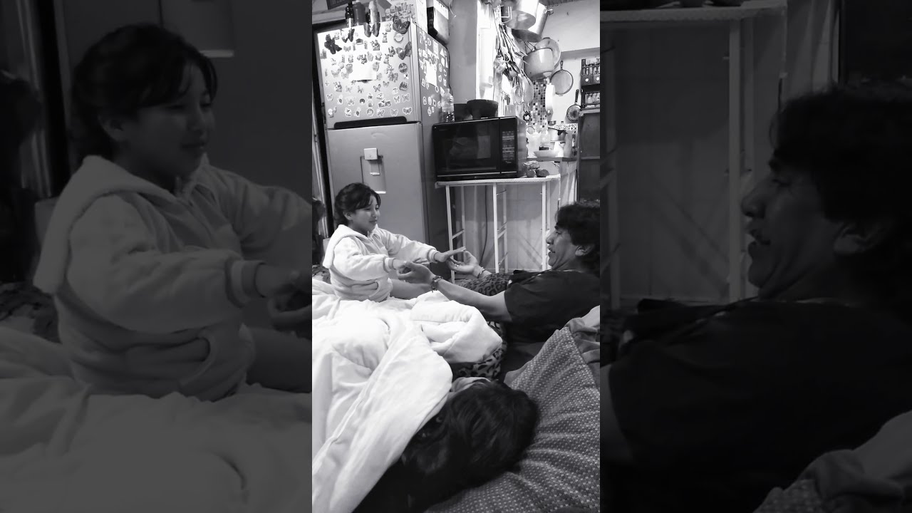 Jajaja jugando con el abuelo manos calientes