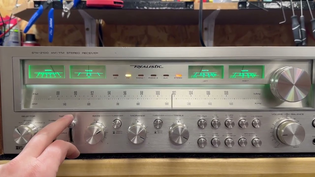 Vintage Realistic STA-2100