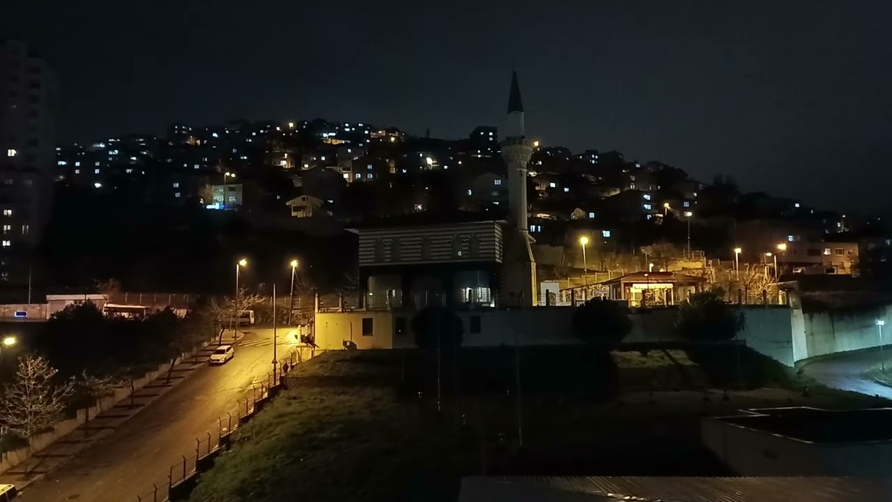 Kerim Ağcakaya'dan muhteşem bir yatsı ezanı. 
