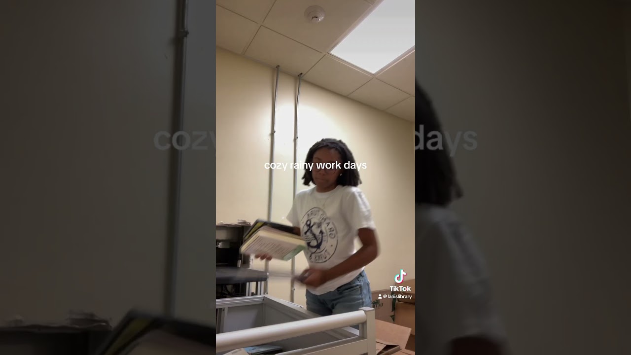 day in the life of a part time librarian #booktok #librarians