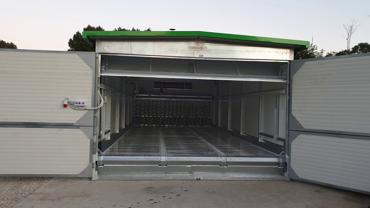 Floor container dryer with movable floor and mixer