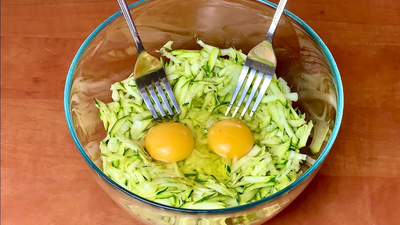Просто натрите кабачки и добавьте яйца! Так вкусно, что готовлю каждый день летом