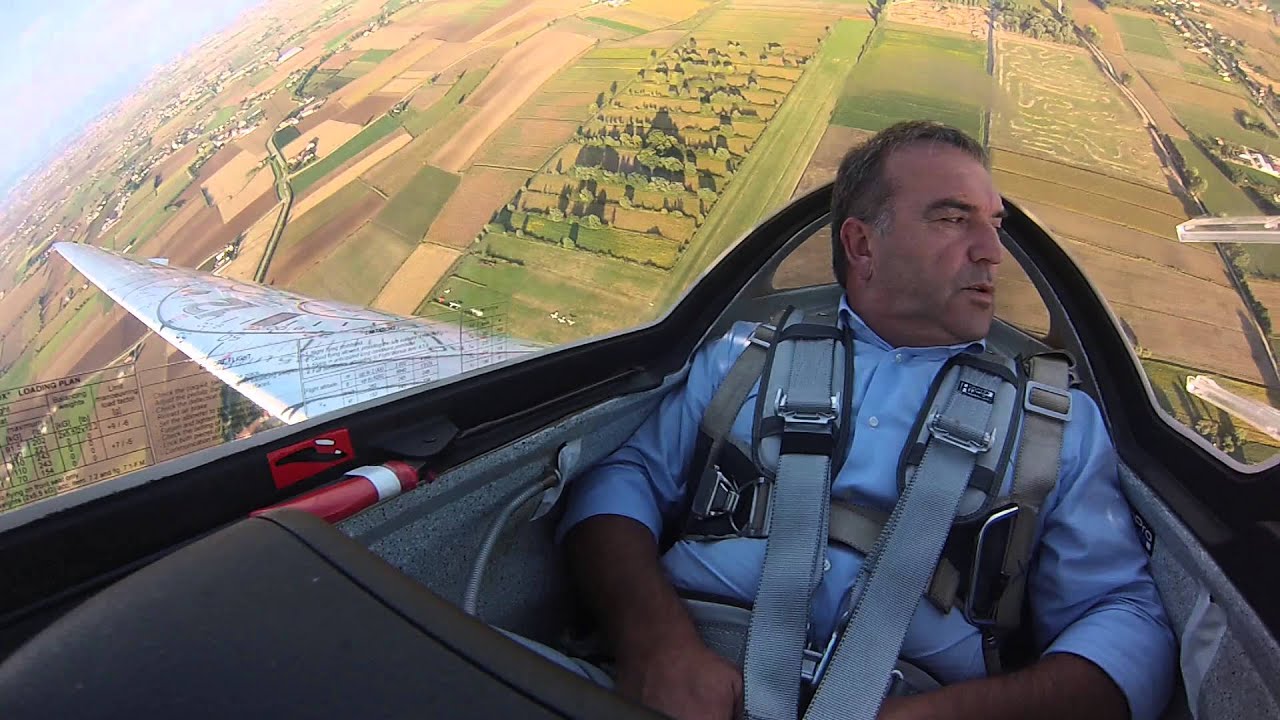 Mauro Brignoni in volo acrobatico con Luca Bertossio