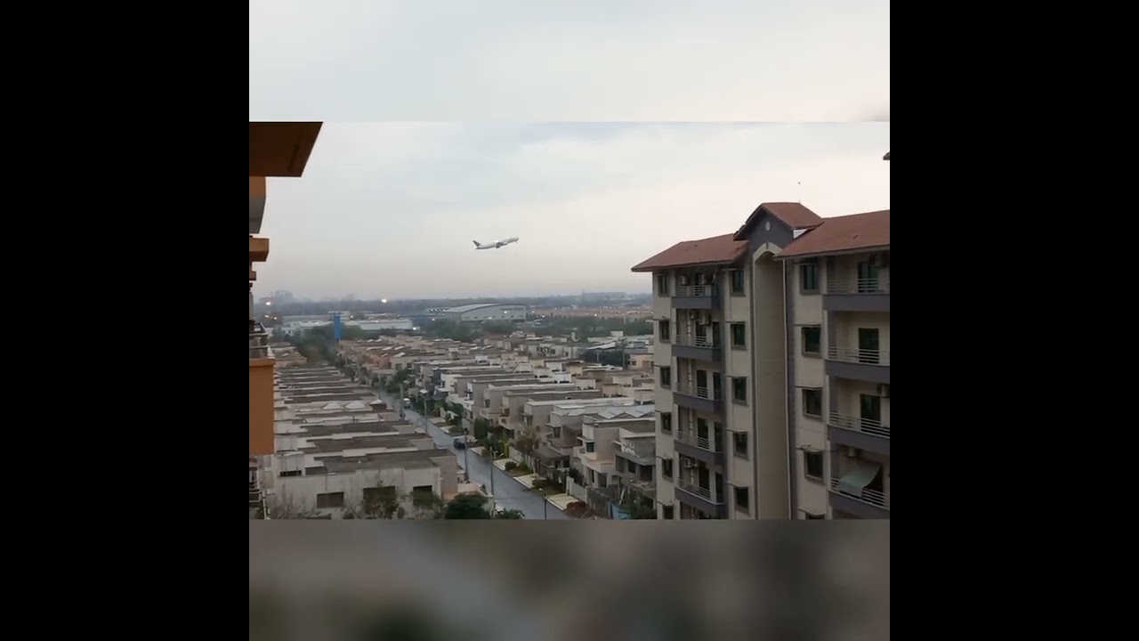 planes taking off Lahore airport