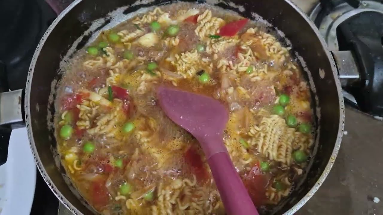 @Cooking with raj 84 How to make Maggie very tasty 😋 