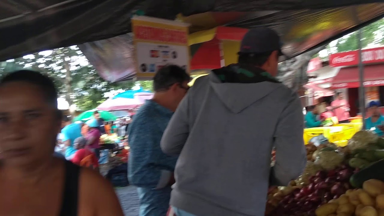 EM SENHOR DO BOMFIM FEIRA PORETA DE BOA, ISSO É QUE É FEIRA LIVRE!!