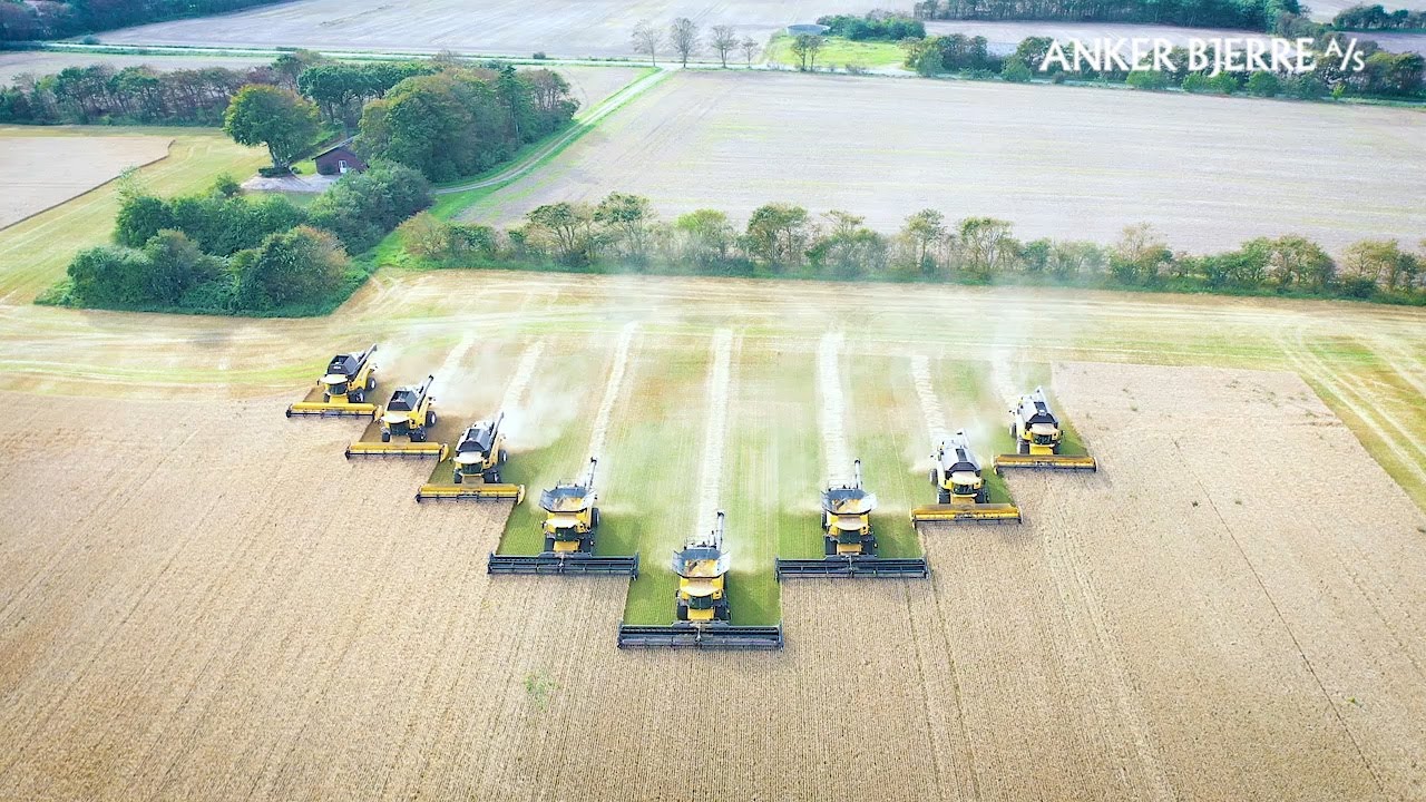 8 stk. New Holland mejetærskere i formation på samme mark!