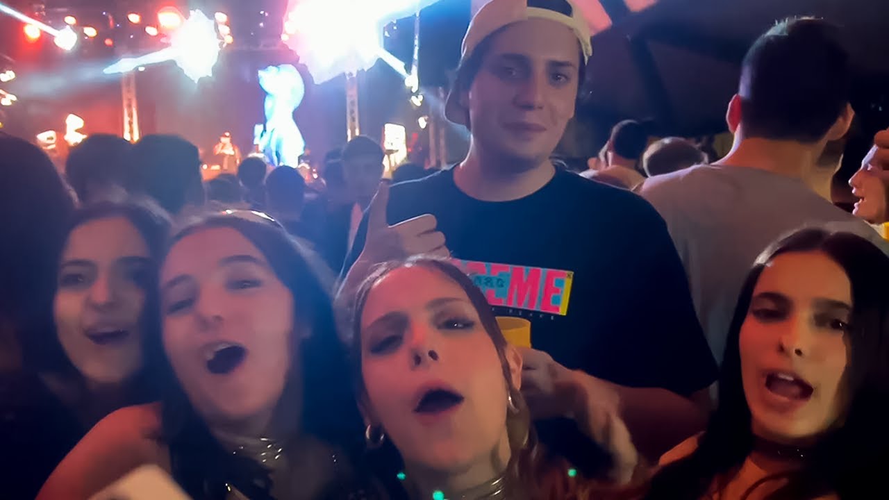 A FESTA UNIVERSITARIA PROIBIDA!