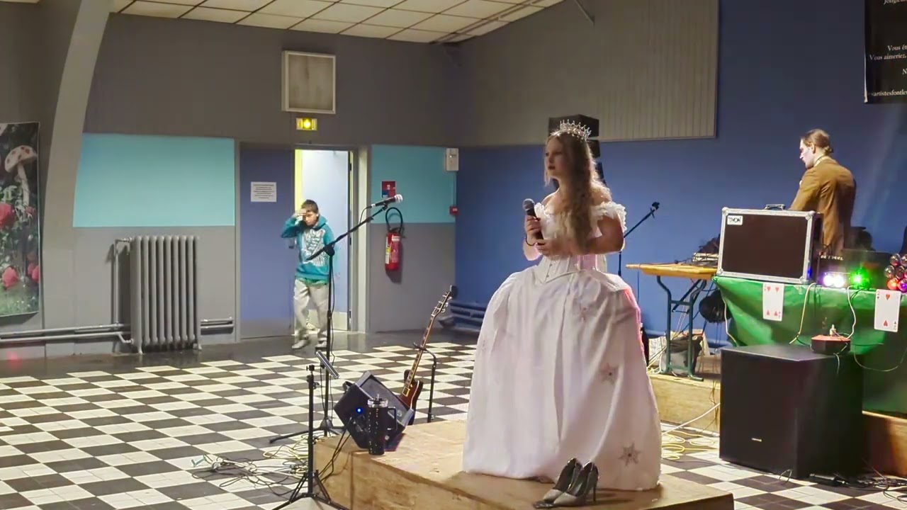 Chloé Cover 
