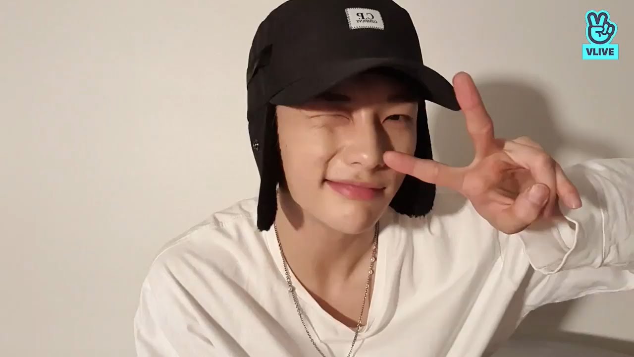 [ENG SUB] STRAY KIDS HYUNJIN LIVE VLIVE (2022.02.09) STRAY KIDS VLIVE 2022