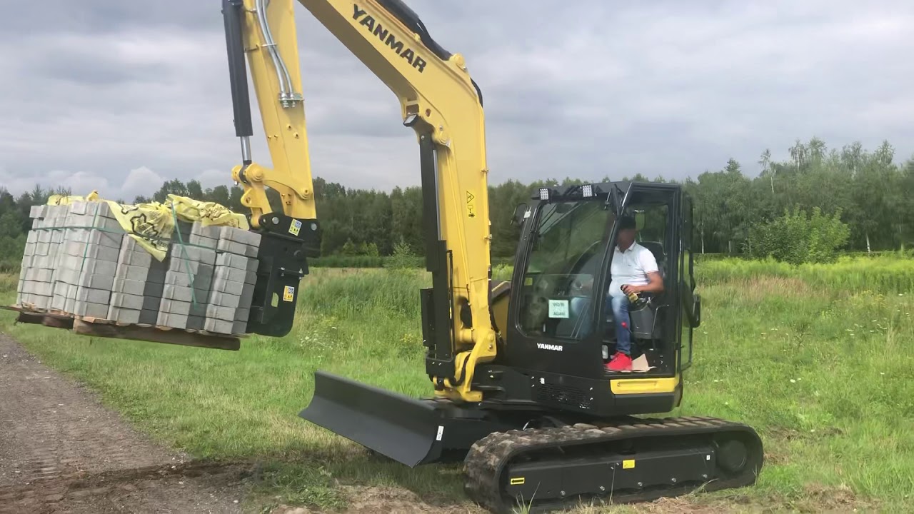 Yanmar Vio 80 z widłami