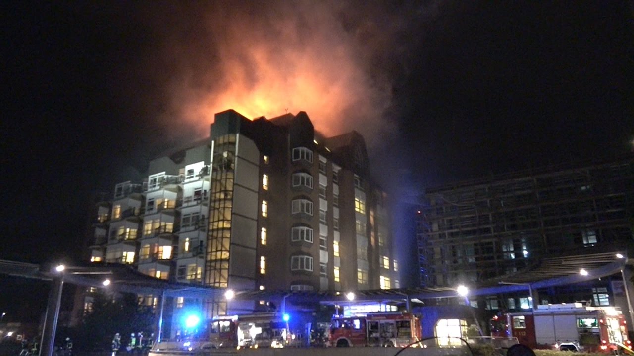 Großbrand Bergmannsheil Bochum - огонь на виду - пожарная команда в университетской больнице