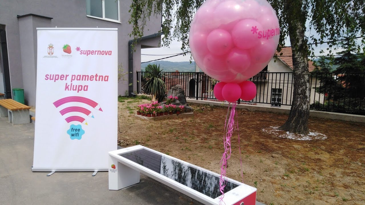 Kablovski operator Supernova poklonio je pametnu klupu osnovnoj &scaron;koli u Vlasotincu