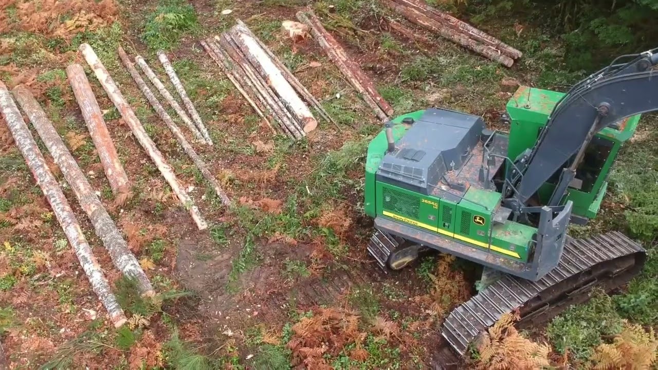 Processing Logs Waratah Head on a John Deere Shovel