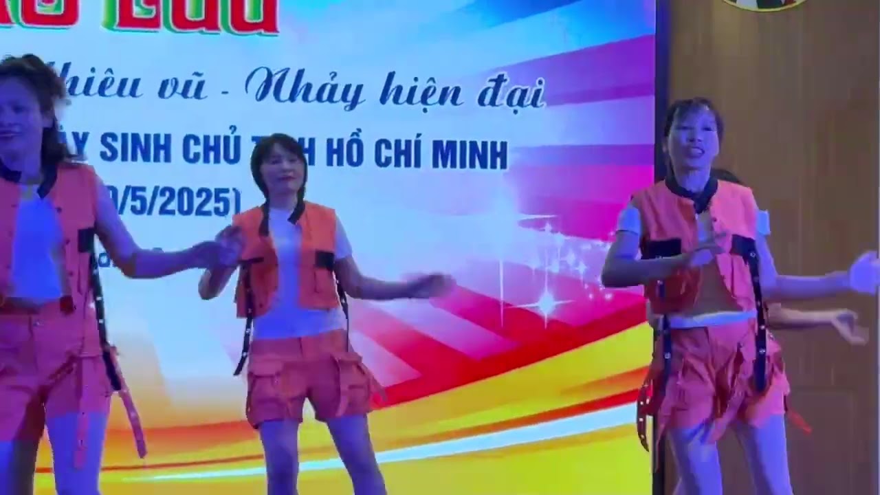 Mạnh bà nhảy shuffle dance. BD Bích Ngọc