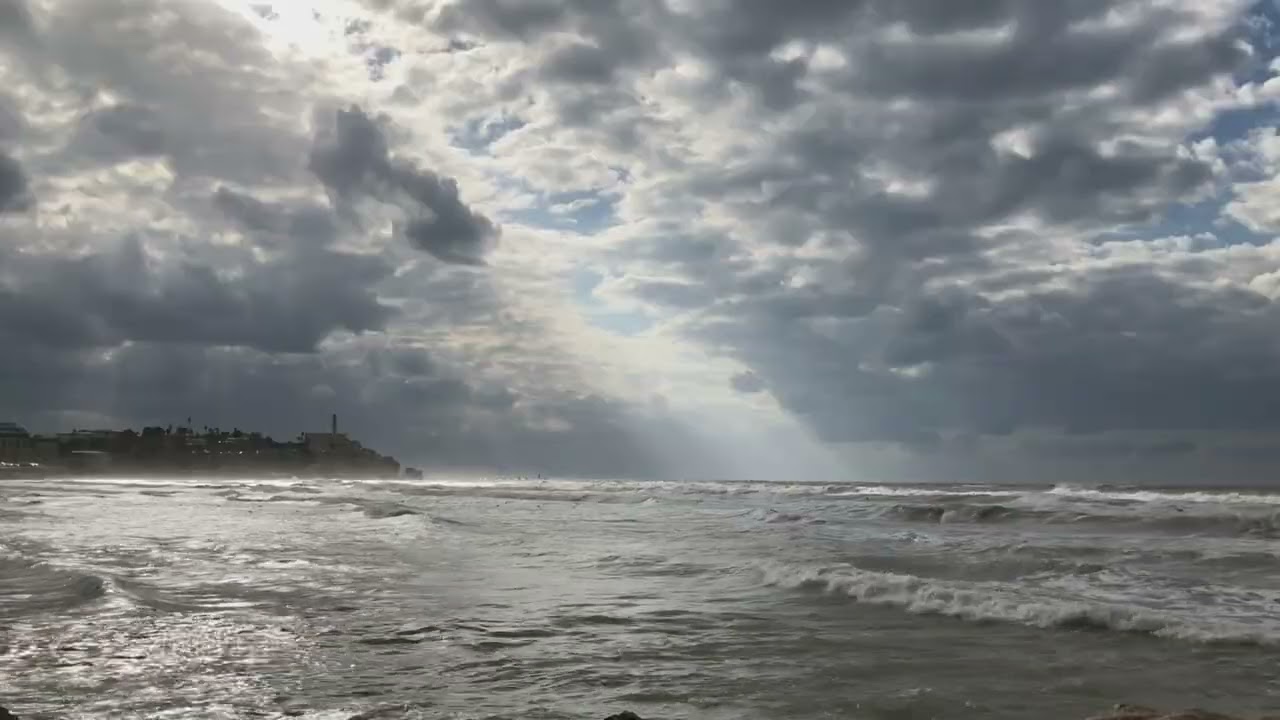 4K Immersive Ocean Waves | A calming experience to relieve anxiety, like walking on a deserted beach