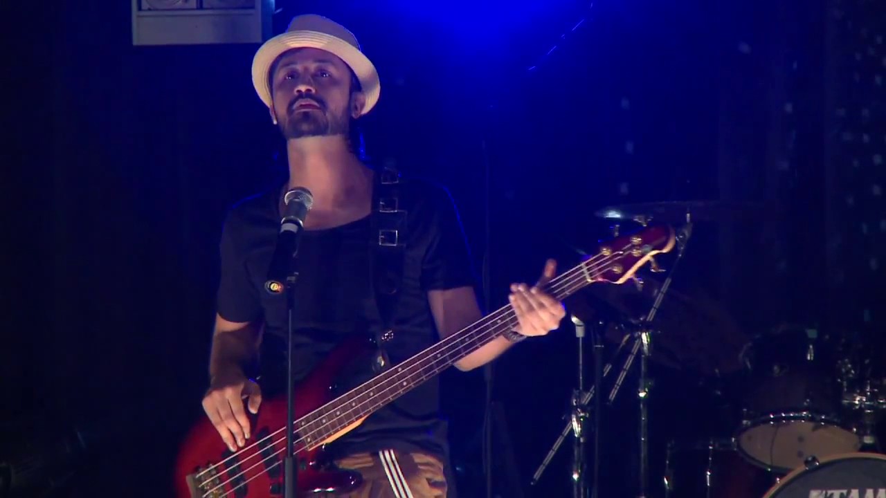 Atif Aslam playing BASS Guitar | Live in Concert Auckland NZ | Woh Lamhe